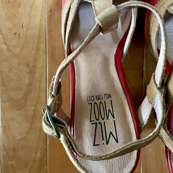 MIZ MOOZ Red Mary Jane Heels Size 6/36 - Picture 6 of 6